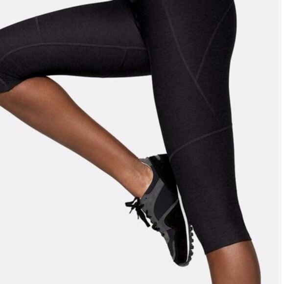 Outdoor Voices 3/4 Crop Compression Leggings in Black - M | Medium - Picture 3 of 10